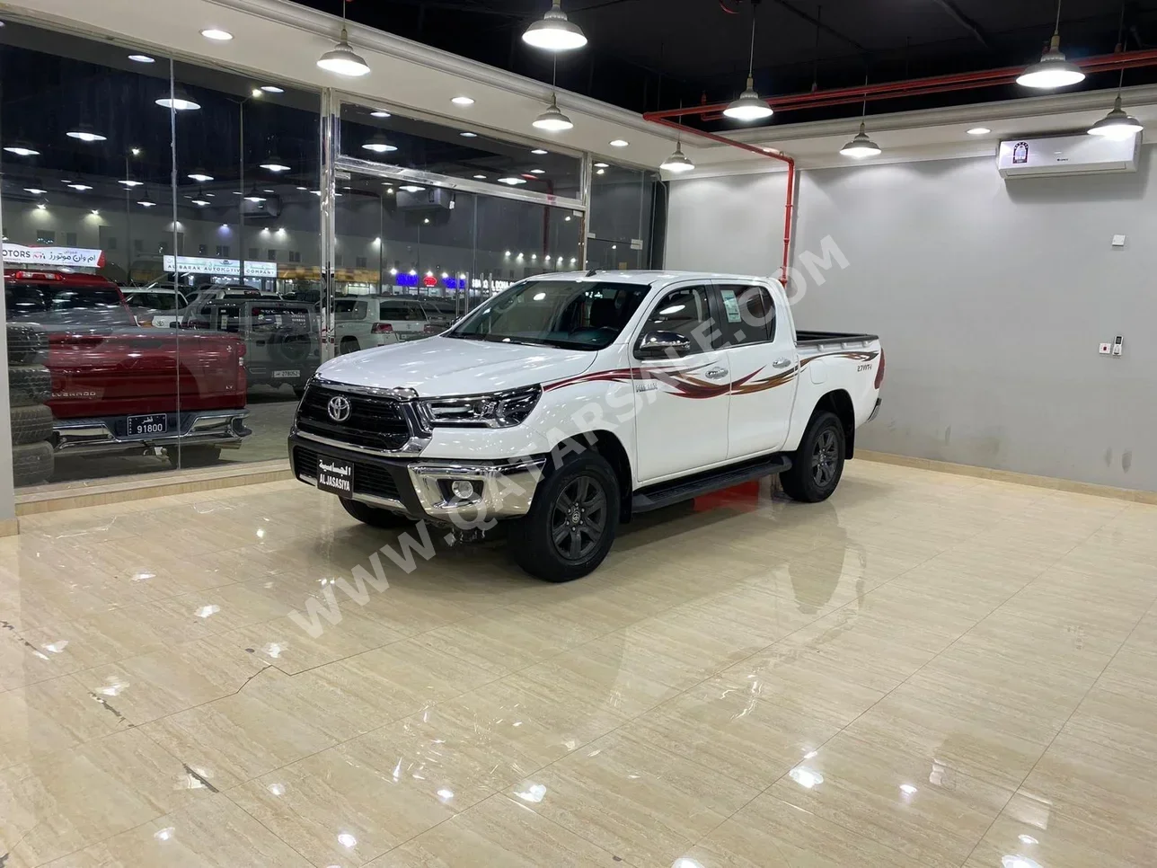 Toyota  Hilux  SR5  2022  Automatic  130,000 Km  4 Cylinder  Four Wheel Drive (4WD)  Pick Up  White