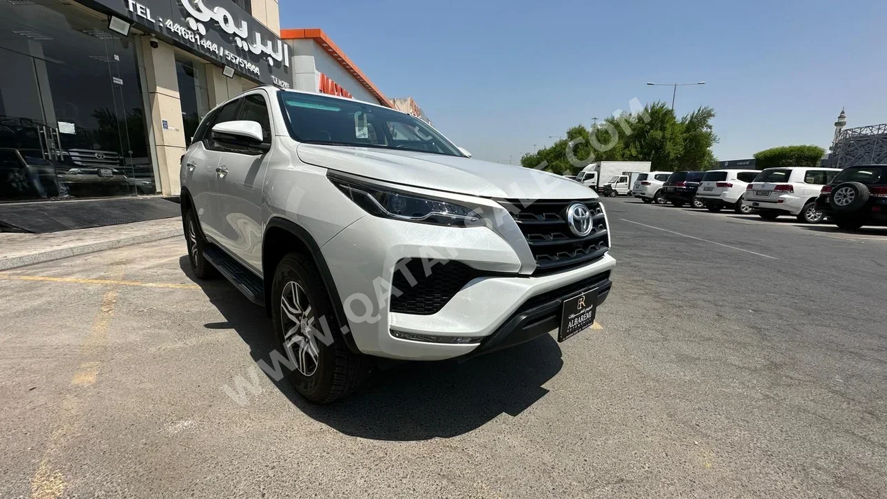 Toyota  Fortuner  2023  Automatic  0 Km  4 Cylinder  Four Wheel Drive (4WD)  SUV  White  With Warranty