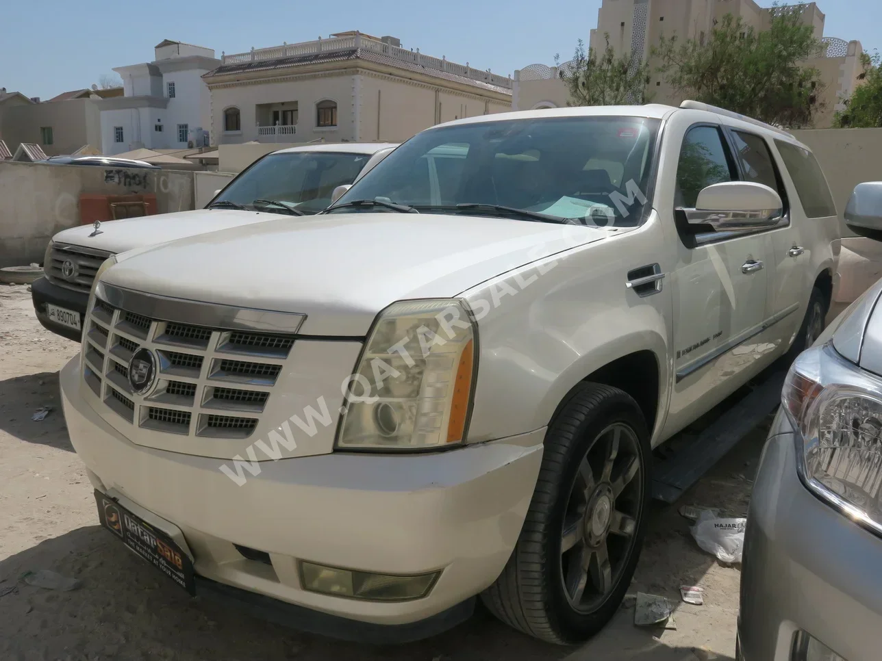 Cadillac  Escalade  2007  Automatic  190,000 Km  8 Cylinder  Four Wheel Drive (4WD)  SUV  White