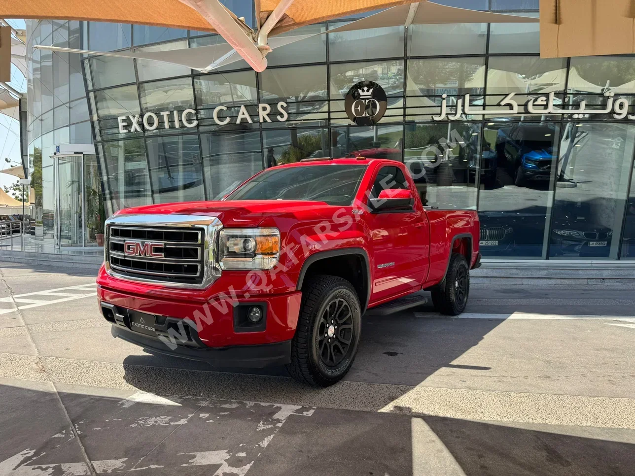 GMC  Sierra  SLE  2014  Automatic  217,000 Km  8 Cylinder  Four Wheel Drive (4WD)  Pick Up  Red