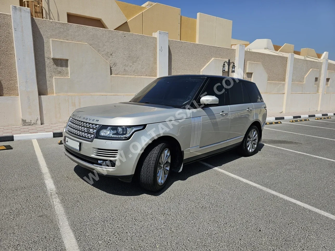 Land Rover  Range Rover  Vogue  2014  Automatic  108,000 Km  8 Cylinder  Four Wheel Drive (4WD)  SUV  Silver