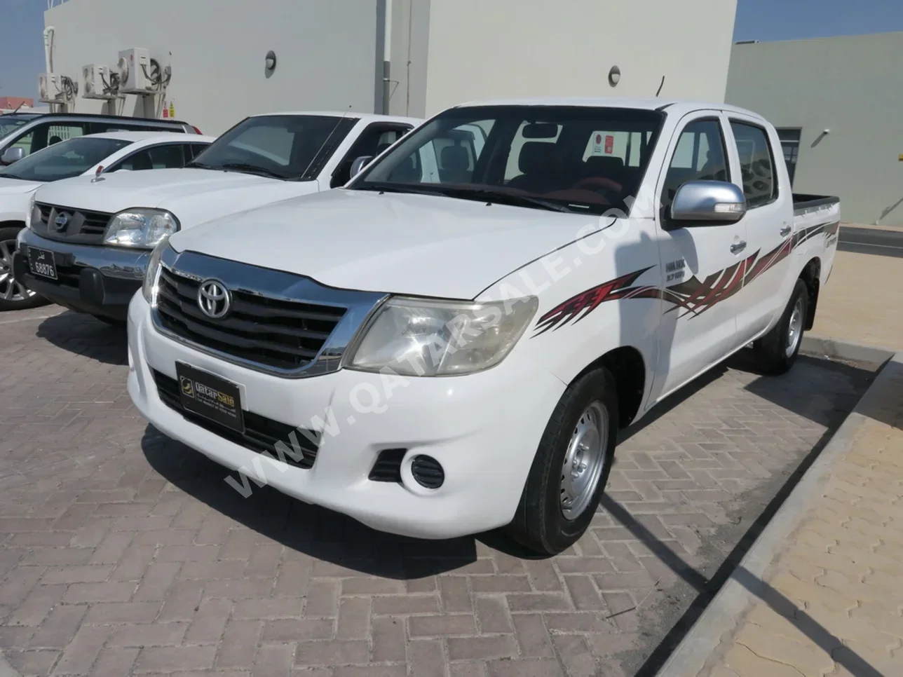 Toyota  Hilux  2014  Automatic  265,000 Km  4 Cylinder  Rear Wheel Drive (RWD)  Pick Up  White