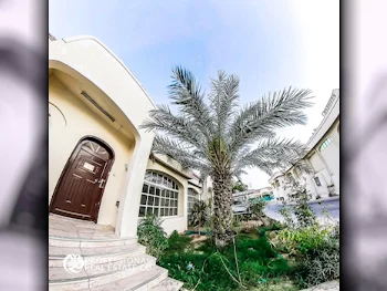 Family Residential  - Not Furnished  - Doha  - Al Mansoura  - 3 Bedrooms