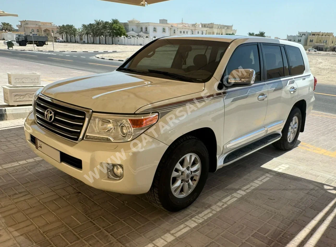 Toyota  Land Cruiser  GXR  2013  Automatic  172,000 Km  8 Cylinder  Four Wheel Drive (4WD)  SUV  White