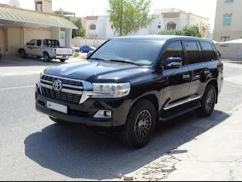 Toyota  Land Cruiser  GXR  2015  Automatic  300,000 Km  8 Cylinder  Four Wheel Drive (4WD)  SUV  Black