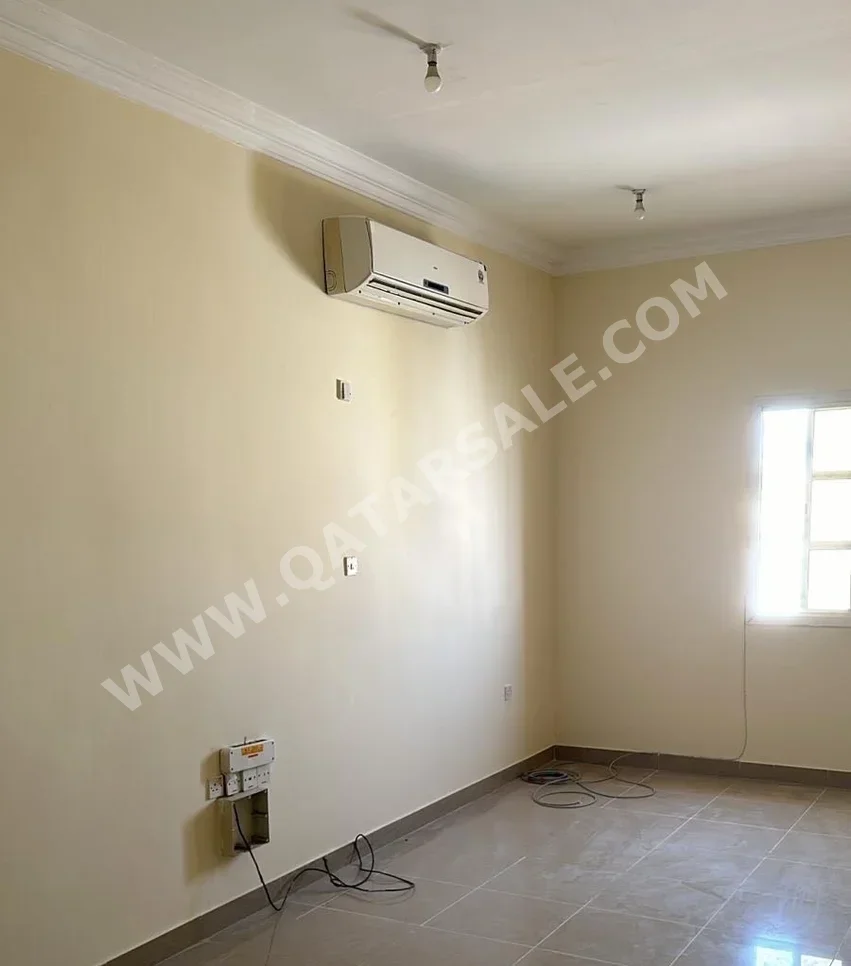 2 Bedrooms  Apartment  For Rent  in Umm Salal -  Umm Al Amad  Not Furnished