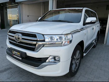 Toyota  Land Cruiser  VXR  2019  Automatic  114,000 Km  8 Cylinder  Four Wheel Drive (4WD)  SUV  White