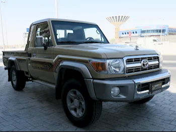 Toyota  Land Cruiser  LX  2022  Manual  127,000 Km  6 Cylinder  Four Wheel Drive (4WD)  Pick Up  Gray