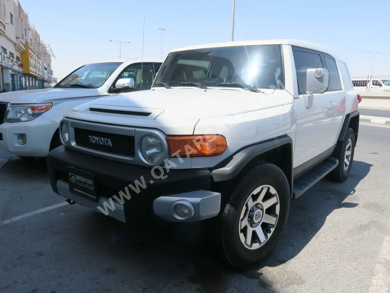 Toyota  FJ Cruiser  2015  Automatic  181,000 Km  6 Cylinder  Four Wheel Drive (4WD)  SUV  White