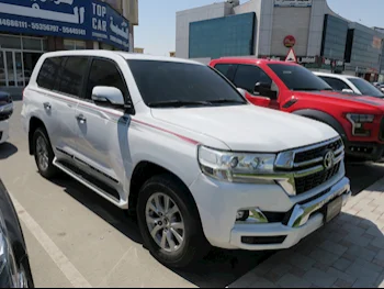 Toyota  Land Cruiser  GXR  2016  Automatic  254,000 Km  6 Cylinder  Four Wheel Drive (4WD)  SUV  White