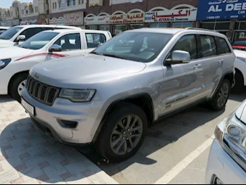 Jeep  Grand Cherokee  2016  Automatic  200,000 Km  6 Cylinder  Four Wheel Drive (4WD)  SUV  Silver