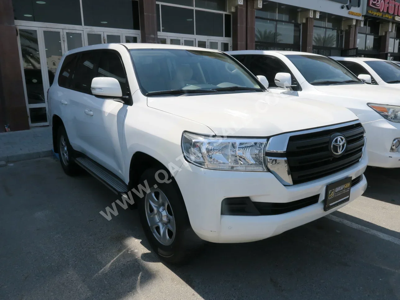 Toyota  Land Cruiser  G  2016  Automatic  164,000 Km  6 Cylinder  Four Wheel Drive (4WD)  SUV  White