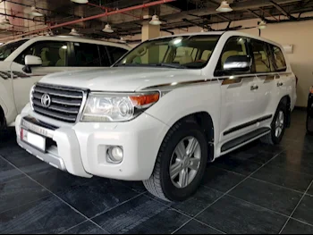 Toyota  Land Cruiser  GXR  2014  Automatic  300,000 Km  8 Cylinder  Four Wheel Drive (4WD)  SUV  White