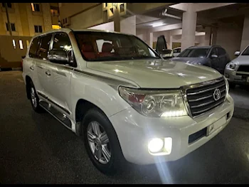 Toyota  Land Cruiser  GXR  2014  Automatic  271,000 Km  8 Cylinder  Four Wheel Drive (4WD)  SUV  White