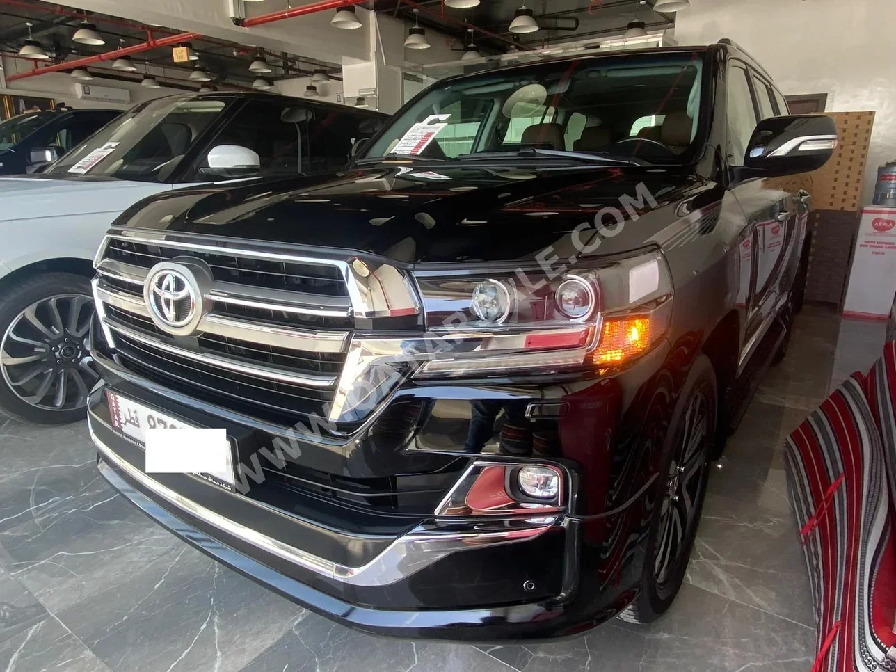 Toyota  Land Cruiser  GXR- Grand Touring  2019  Automatic  124,000 Km  8 Cylinder  Four Wheel Drive (4WD)  SUV  Black