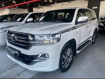 Toyota  Land Cruiser  VXR  2019  Automatic  179,000 Km  8 Cylinder  Four Wheel Drive (4WD)  SUV  White