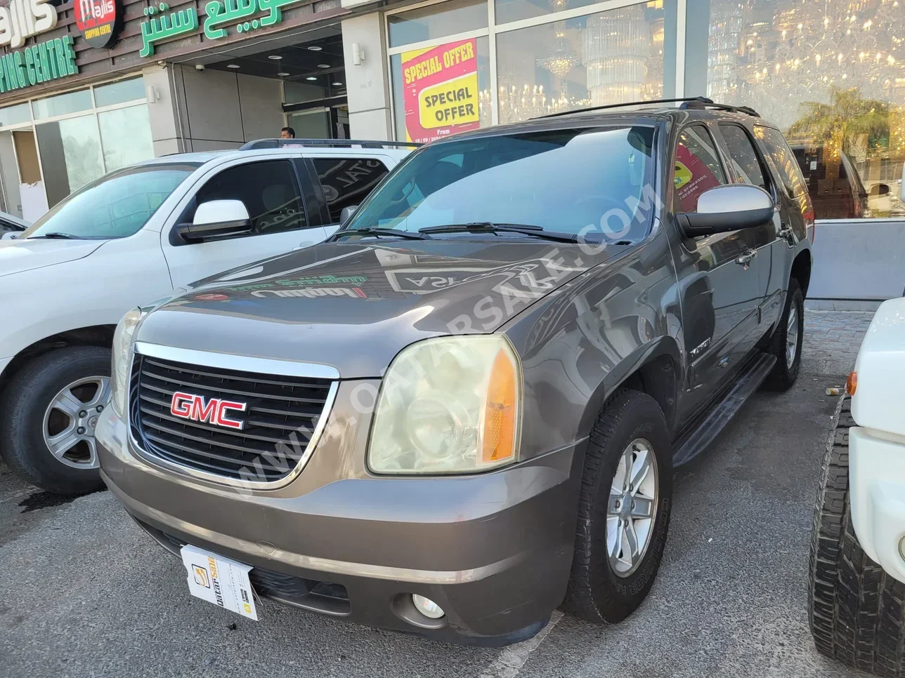 GMC  Yukon  2012  Automatic  301,000 Km  8 Cylinder  Rear Wheel Drive (RWD)  SUV  Brown