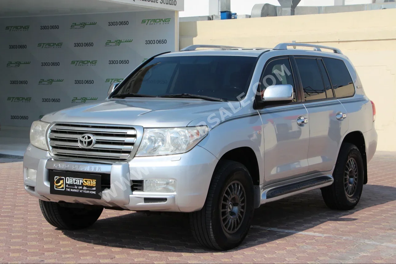 Toyota  Land Cruiser  VXR  2010  Automatic  362,000 Km  8 Cylinder  Four Wheel Drive (4WD)  SUV  Silver