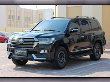  Toyota  Land Cruiser  GXR Black Edition  2017  Automatic  175,000 Km  8 Cylinder  Four Wheel Drive (4WD)  SUV  Black  With Warranty