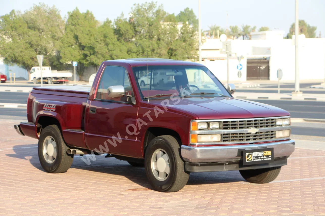 Chevrolet  Silverado  1989  Manual  100,000 Km  8 Cylinder  Four Wheel Drive (4WD)  Pick Up  Maroon