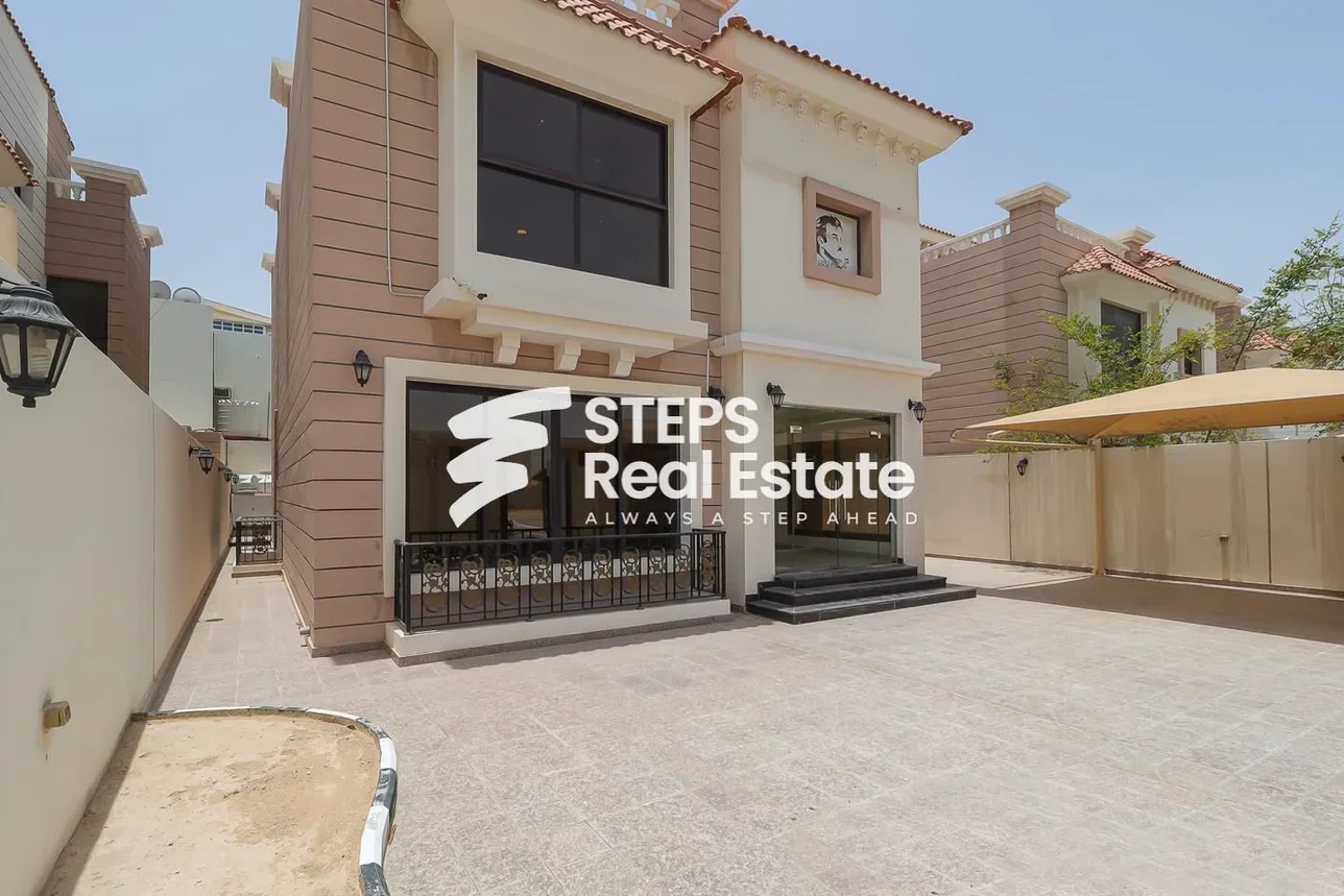 Family Residential  - Not Furnished  - Doha  - Nuaija  - 5 Bedrooms