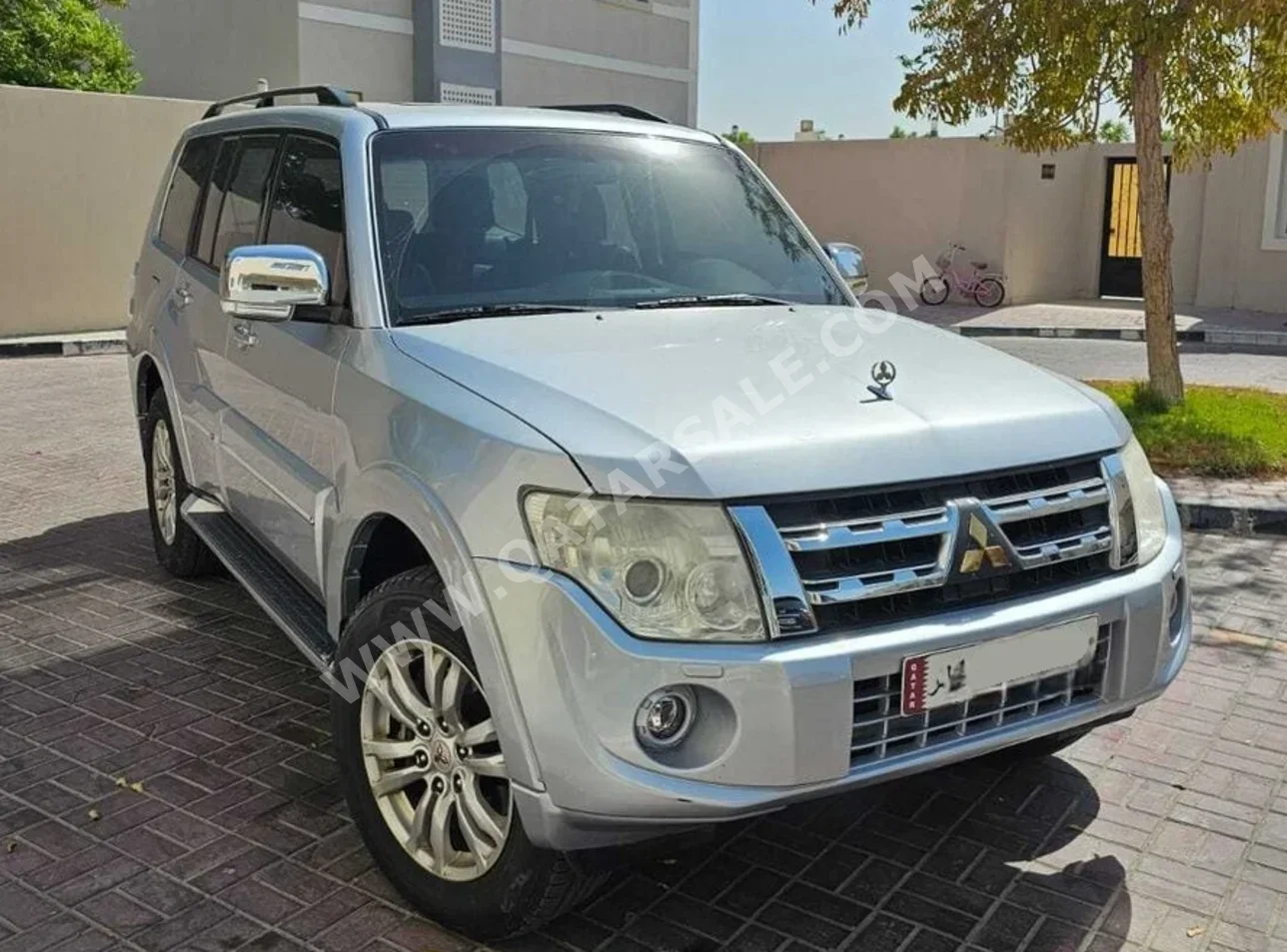 Mitsubishi  Pajero  3.8 Gold Edition  2014  Automatic  120,000 Km  6 Cylinder  Four Wheel Drive (4WD)  SUV  Silver