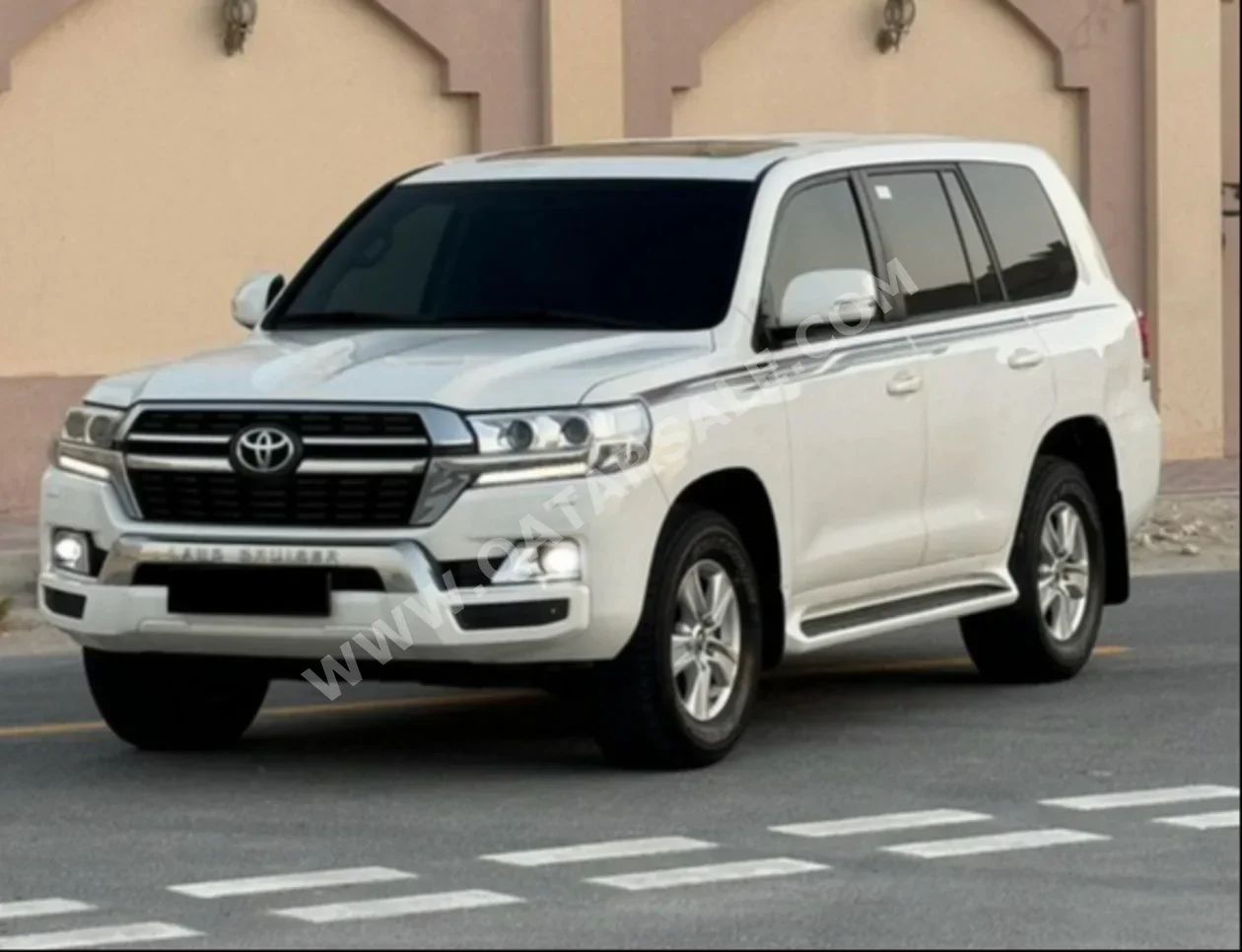 Toyota  Land Cruiser  GXR  2021  Automatic  142,000 Km  6 Cylinder  Four Wheel Drive (4WD)  SUV  White