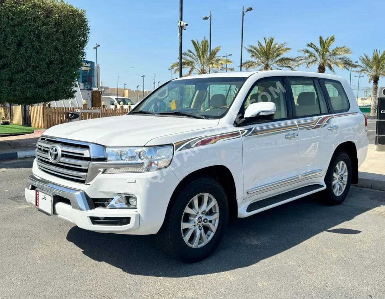 Toyota  Land Cruiser  GXR  2017  Automatic  154,000 Km  8 Cylinder  Four Wheel Drive (4WD)  SUV  White