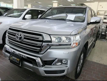 Toyota  Land Cruiser  GXR  2018  Automatic  72,000 Km  8 Cylinder  Four Wheel Drive (4WD)  SUV  Silver