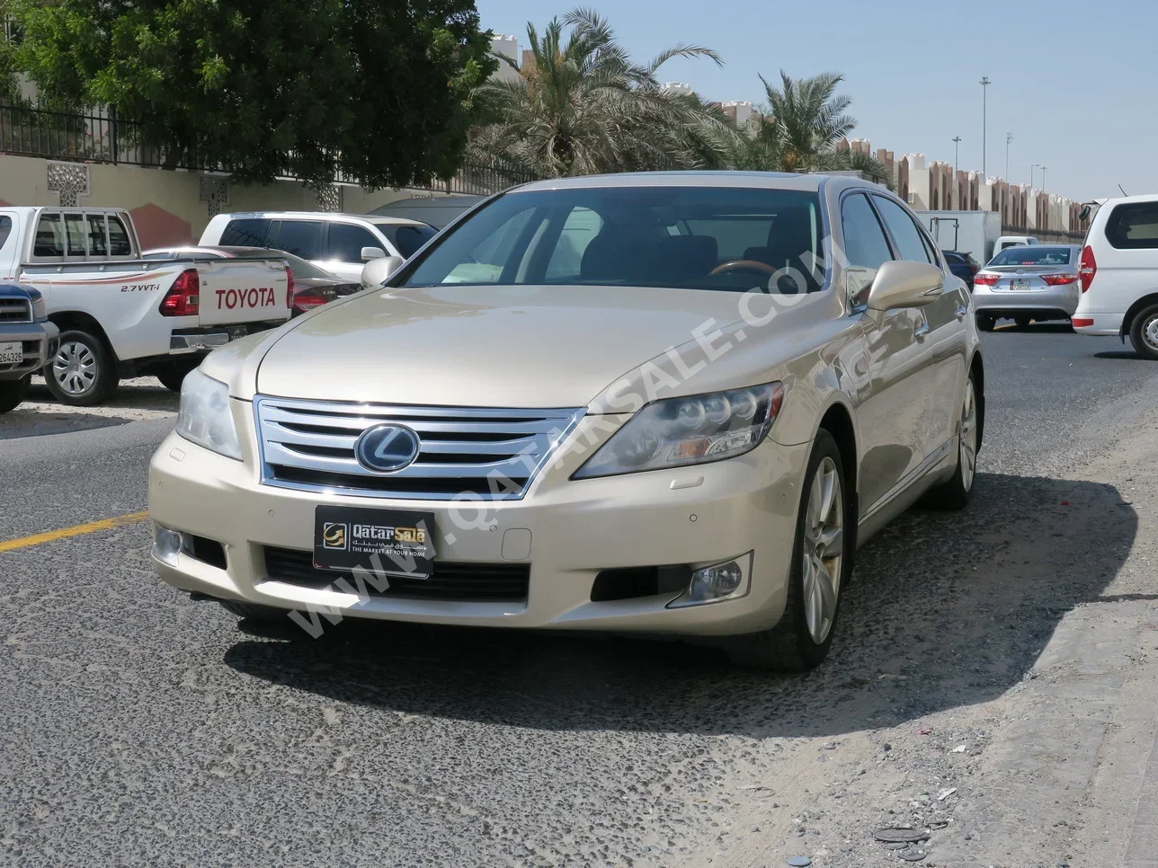 Lexus  LS  600 H  2011  Automatic  84,000 Km  8 Cylinder  Rear Wheel Drive (RWD)  Sedan  Gold