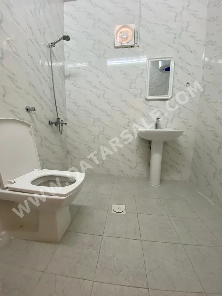 2 Bedrooms  Apartment  in Al Rayyan -  Al Aziziyah  Not Furnished