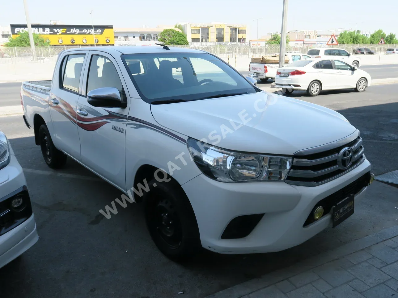 Toyota  Hilux  2017  Manual  268,000 Km  4 Cylinder  Rear Wheel Drive (RWD)  Pick Up  White