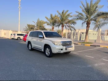 Toyota  Land Cruiser  VXR  2010  Automatic  284,000 Km  8 Cylinder  Four Wheel Drive (4WD)  SUV  White