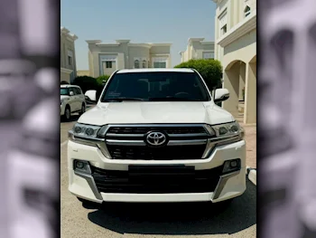 Toyota  Land Cruiser  GXR  2018  Automatic  180,000 Km  8 Cylinder  Four Wheel Drive (4WD)  SUV  White