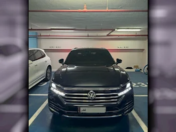 Volkswagen  Touareg  Highline plus  2020  Automatic  50,000 Km  6 Cylinder  Four Wheel Drive (4WD)  SUV  Black