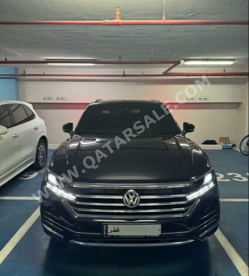 Volkswagen  Touareg  Highline plus  2020  Automatic  50,000 Km  6 Cylinder  Four Wheel Drive (4WD)  SUV  Black