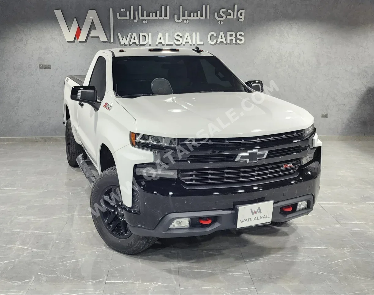 Chevrolet  Silverado  Trail Boss  2020  Automatic  136,000 Km  8 Cylinder  Four Wheel Drive (4WD)  Pick Up  White