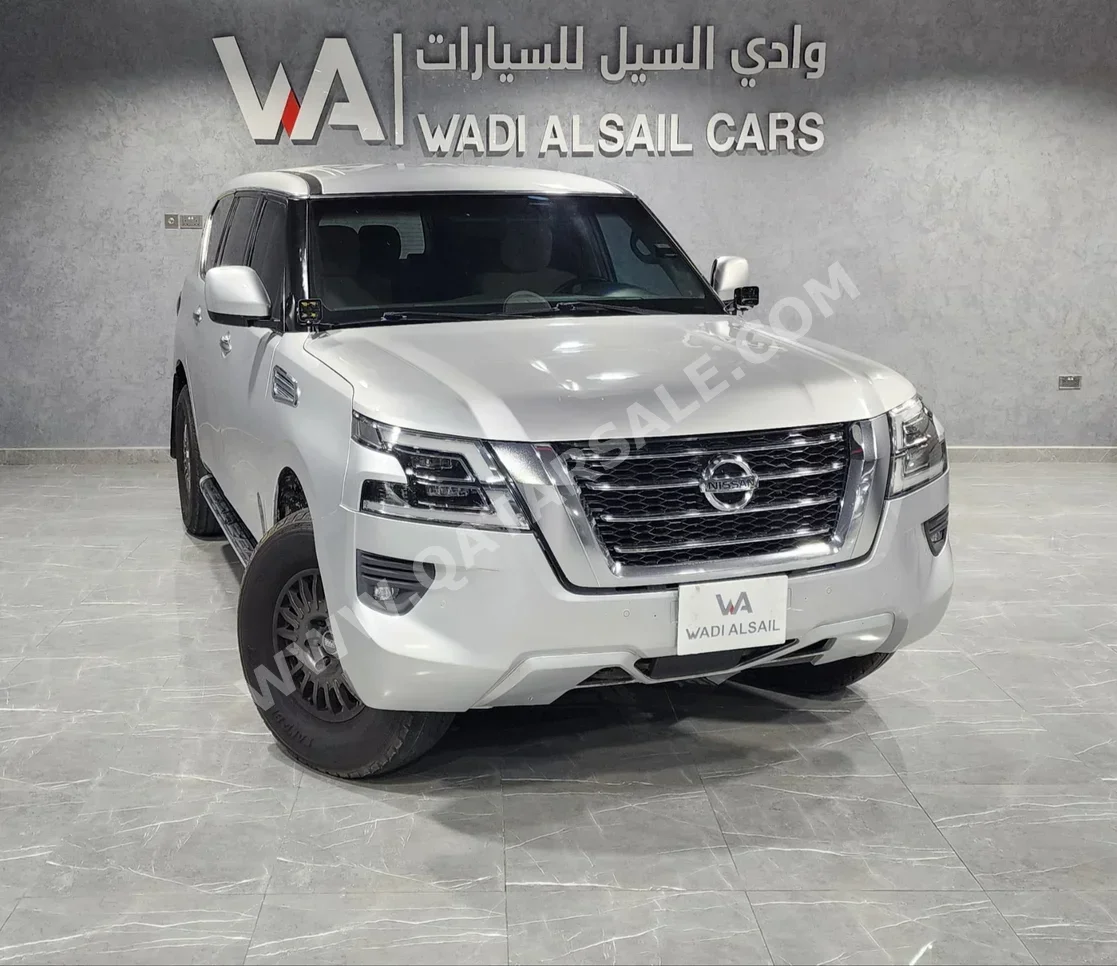 Nissan  Patrol  SE  2012  Manual  218,000 Km  8 Cylinder  Four Wheel Drive (4WD)  SUV  Silver