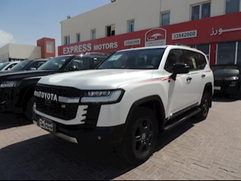 Toyota  Land Cruiser  GR Sport Twin Turbo  2023  Automatic  37,000 Km  6 Cylinder  Four Wheel Drive (4WD)  SUV  White  With Warranty