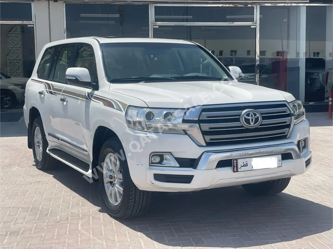 Toyota  Land Cruiser  GXR  2017  Automatic  194,000 Km  8 Cylinder  Four Wheel Drive (4WD)  SUV  White