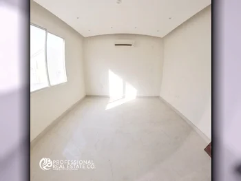 Commercial  - Not Furnished  - Doha  - Al Markhiya  - 5 Bedrooms