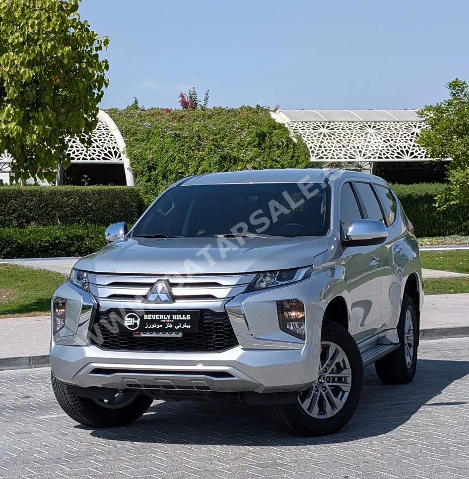 Mitsubishi  Pajero  Montero Sport  2023  Automatic  375 Km  6 Cylinder  Four Wheel Drive (4WD)  SUV  Silver  With Warranty