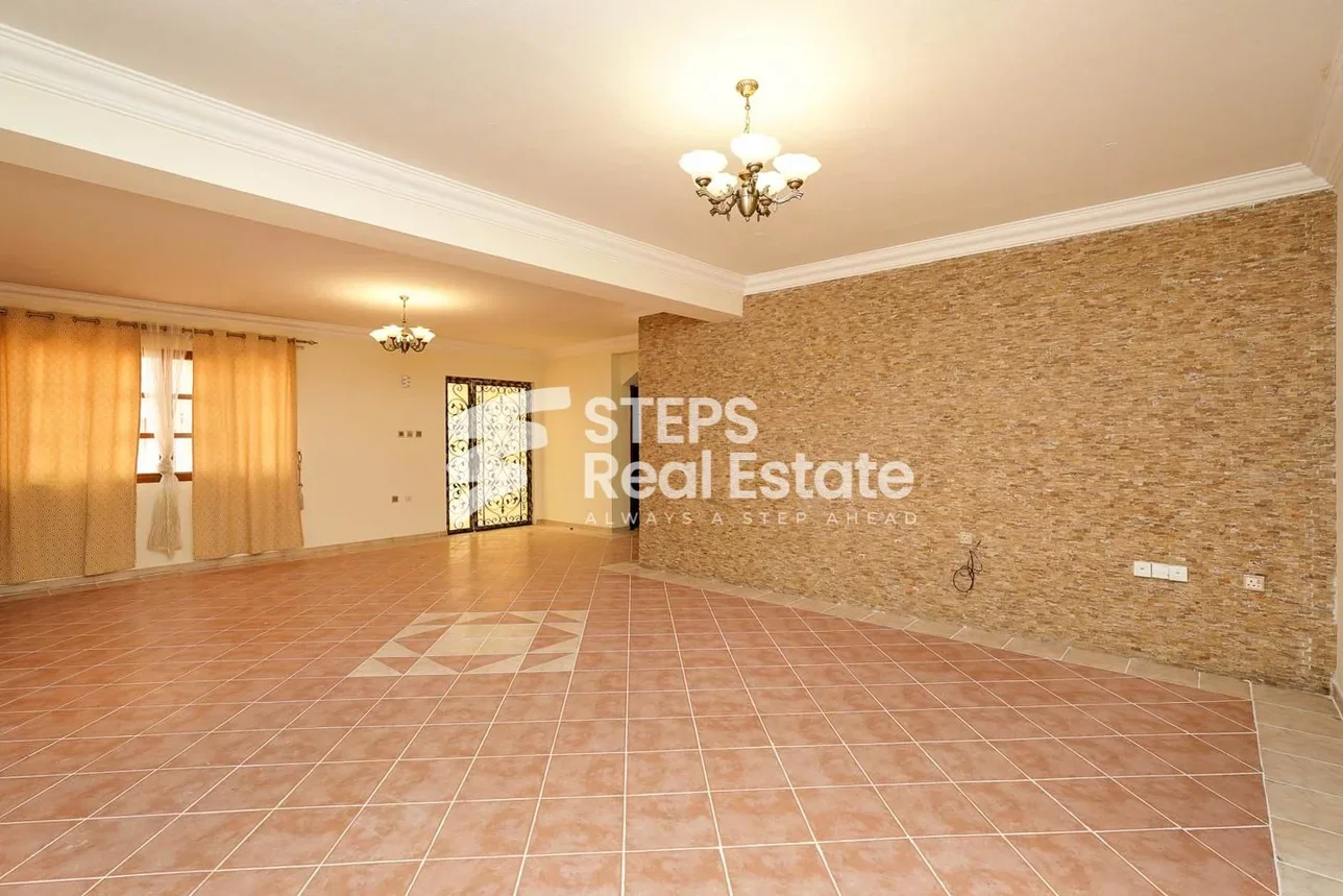 Family Residential  - Not Furnished  - Doha  - Al Maamoura  - 3 Bedrooms