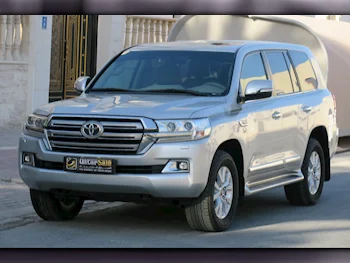 Toyota  Land Cruiser  VXR  2021  Automatic  5,000 Km  8 Cylinder  Four Wheel Drive (4WD)  SUV  Silver