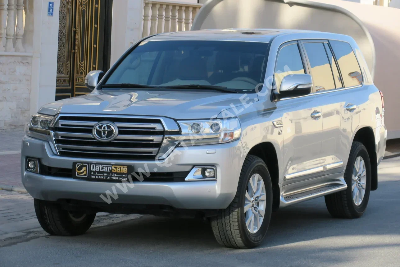 Toyota  Land Cruiser  VXR  2021  Automatic  5,000 Km  8 Cylinder  Four Wheel Drive (4WD)  SUV  Silver