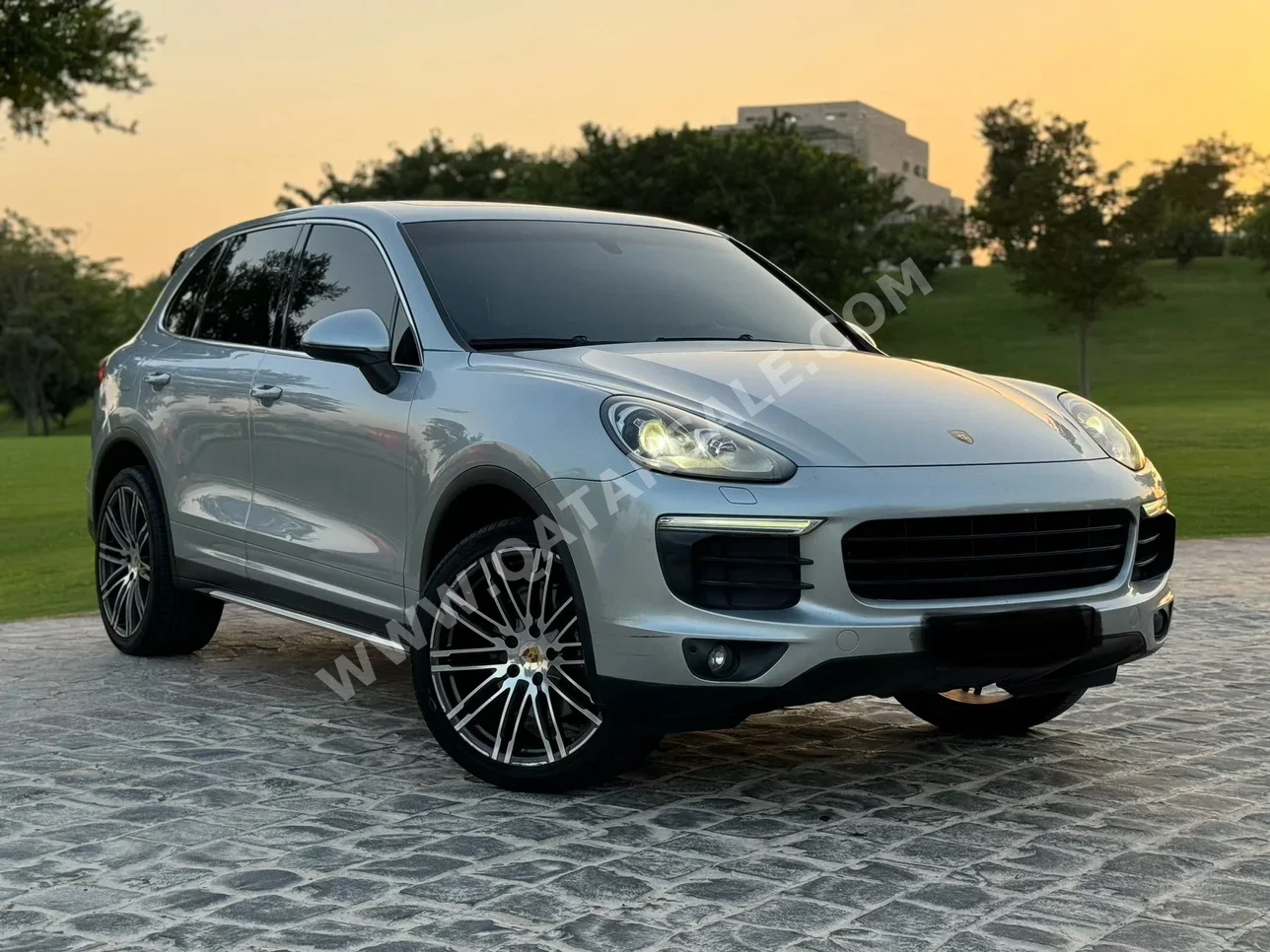 Porsche  Cayenne  2016  Automatic  74,000 Km  6 Cylinder  Four Wheel Drive (4WD)  SUV  Silver