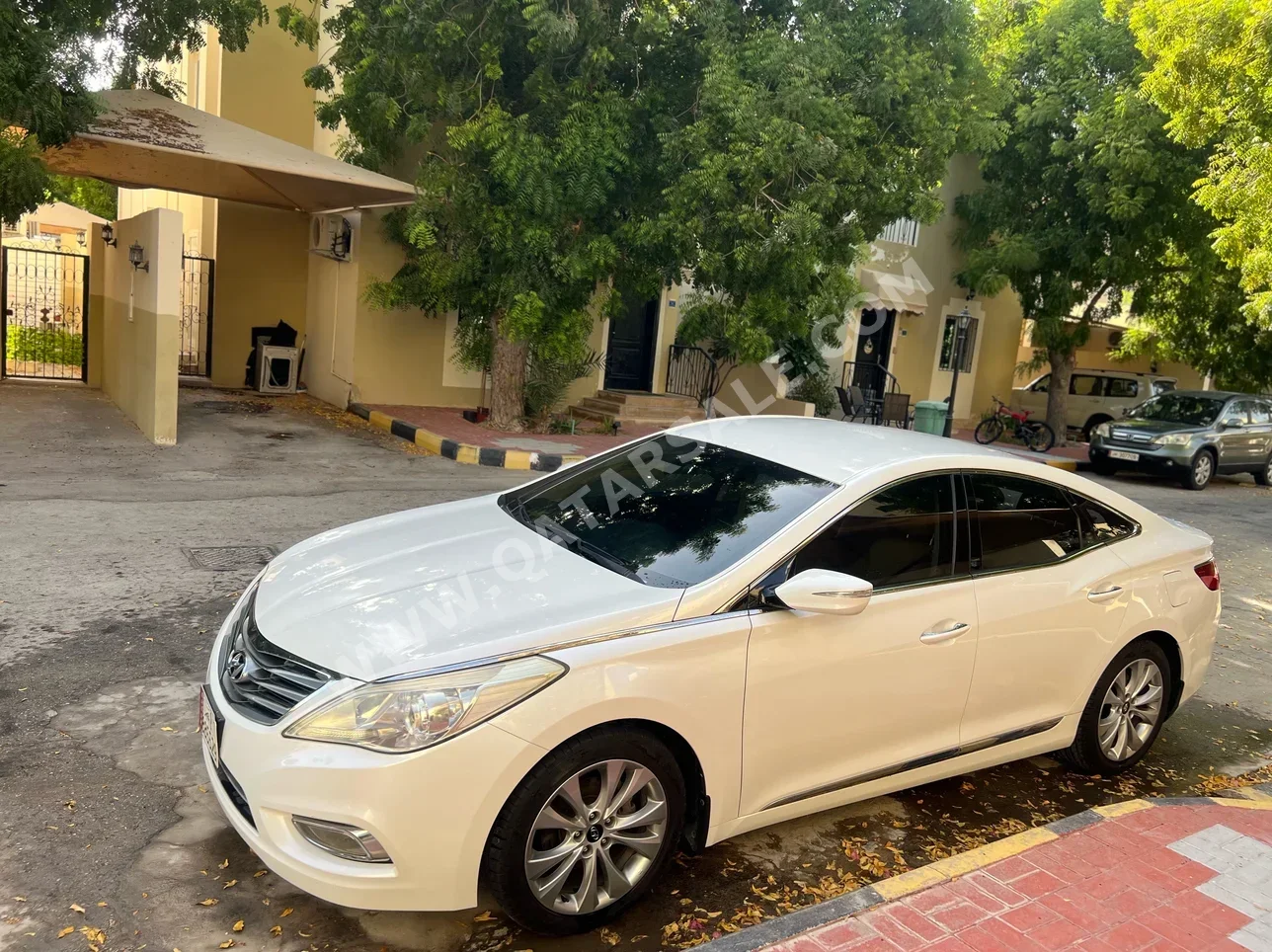 Hyundai  Azera  2015  Automatic  55,000 Km  4 Cylinder  Front Wheel Drive (FWD)  Sedan  White