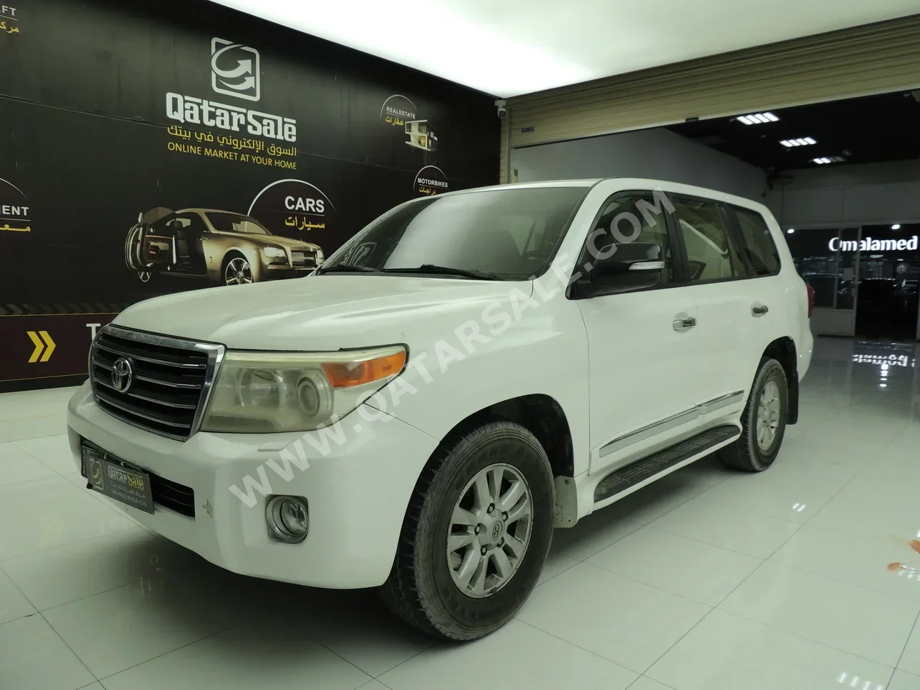 Toyota  Land Cruiser  GXR  2013  Automatic  344,000 Km  8 Cylinder  Four Wheel Drive (4WD)  SUV  White