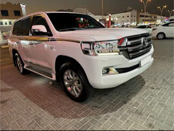 Toyota  Land Cruiser  VXR  2016  Automatic  137٬000 Km  8 Cylinder  Four Wheel Drive (4WD)  SUV  White