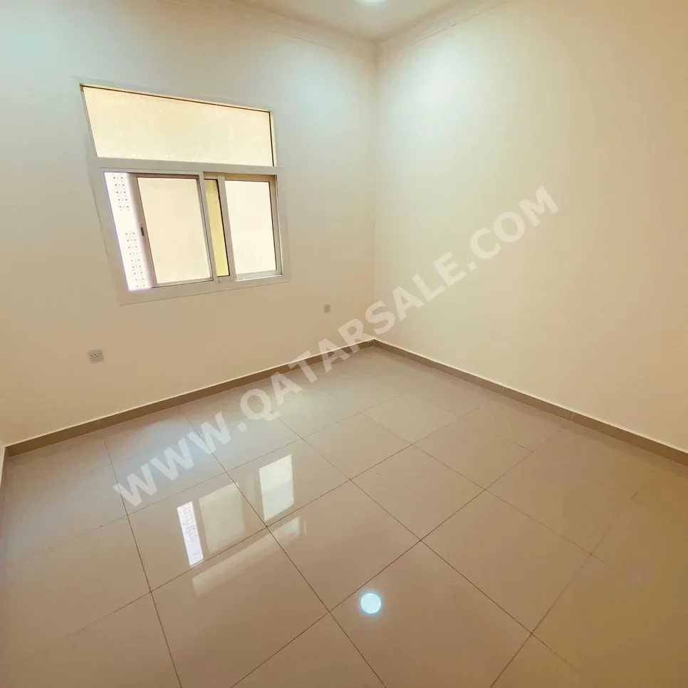 3 Bedrooms  Apartment  For Rent  in Doha -  Rawdat Al Khail  Not Furnished